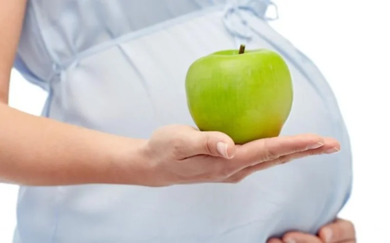 تناول التفاح أثناء الحمل