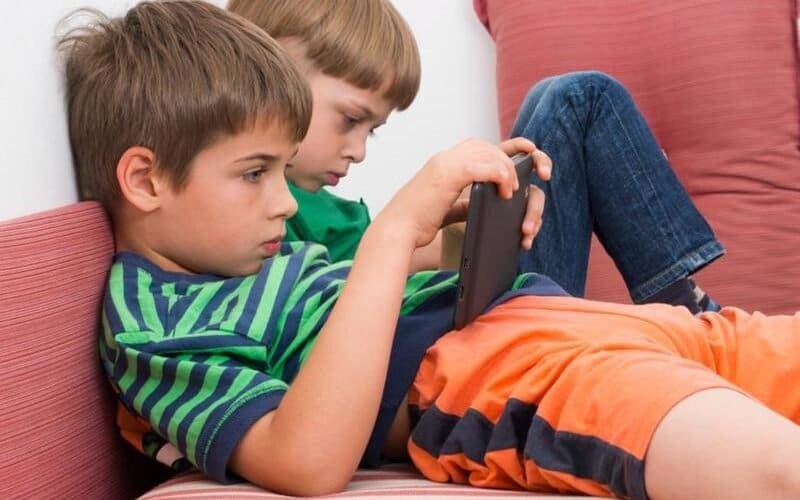 علامات تدل على إرهاق الطفل