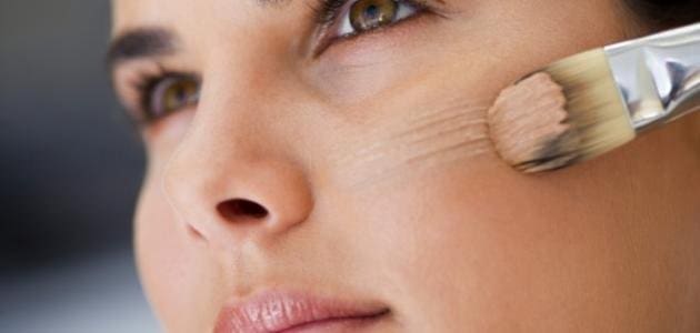 كريم الأساس: أنواعه، طريقة اختياره حسب البشرة، وأخطاء شائعة